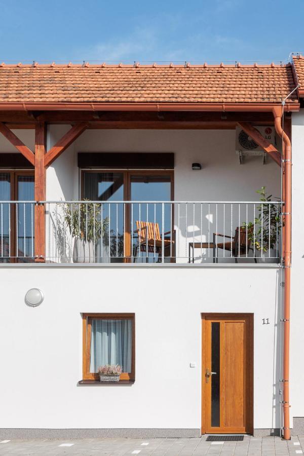 Rezidence Konevova, Mikulov Apartamento Exterior foto